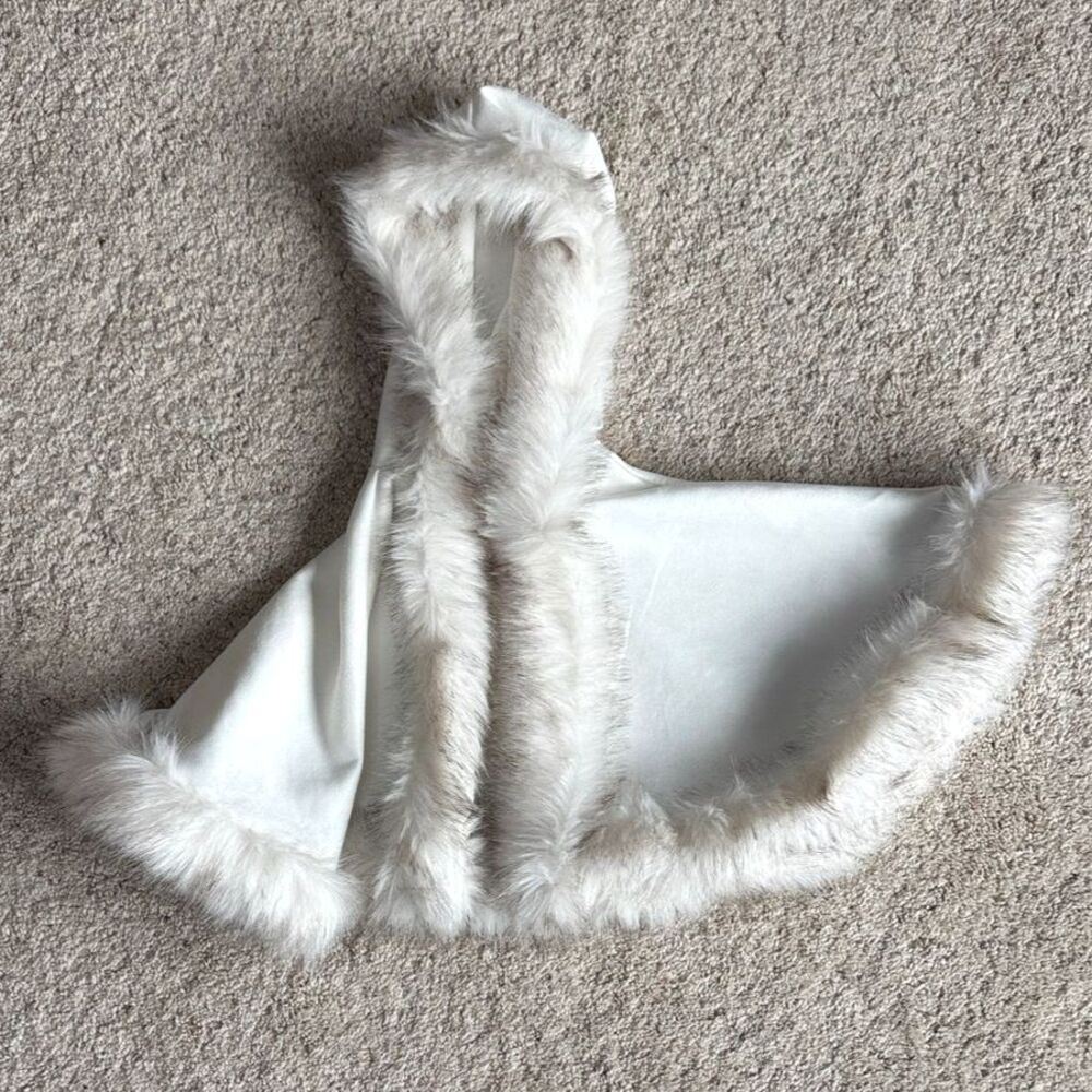 SHEIN Girls White Faux Fur Hood Cape 7Y Winter Special Occasion Bridal Aesthetic